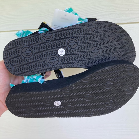 NWT - Arizona Love Trekky Sandals - Picture 5 of 7